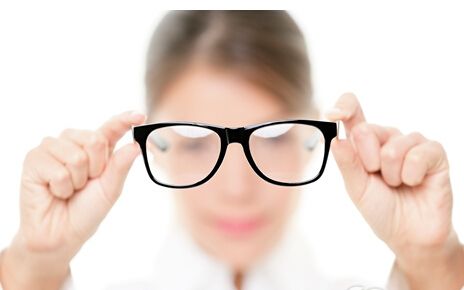 近视不戴眼镜就能恢复视力吗？