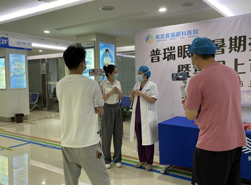 南昌普瑞眼科医院暑期摘镜体验官享受摘镜蜕变之旅